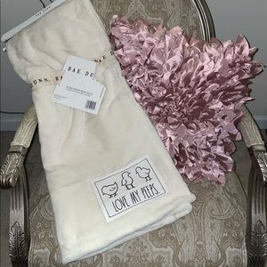 NWT Rae Dunn “Love My Peeps” Plush Throw Blanket